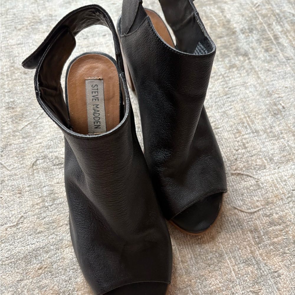 Steve Madden Black Leather Peep Toe Heels - Picture 2 of 4